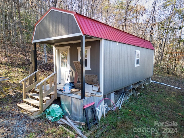 view of outbuilding