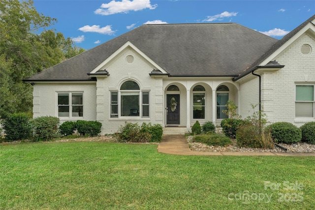 view of front of home with a front lawn