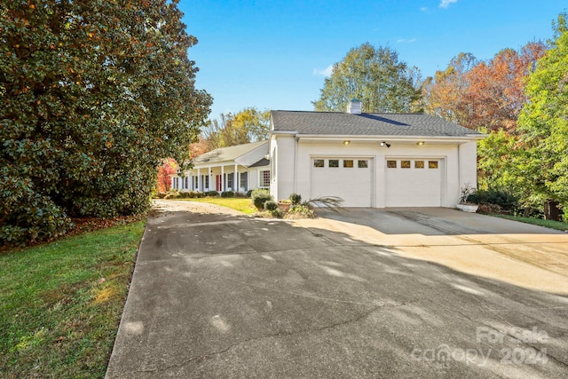 view of front facade featuring a garage