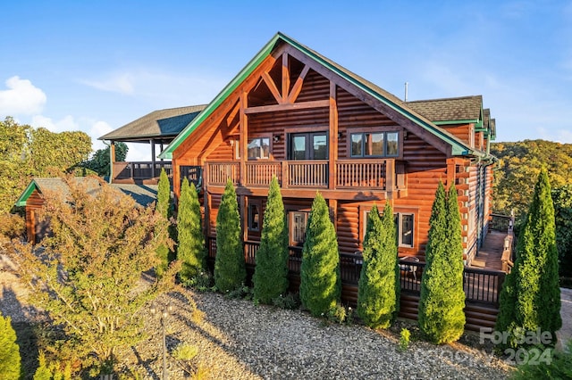 view of front facade featuring a deck