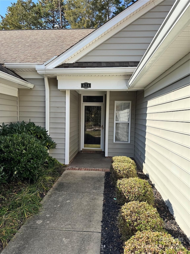 property entrance with covered porch