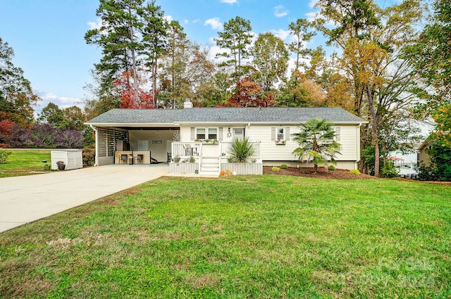 view of front facade featuring a carport and a front lawn