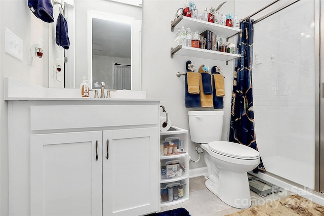 bathroom featuring a shower with curtain, vanity, and toilet