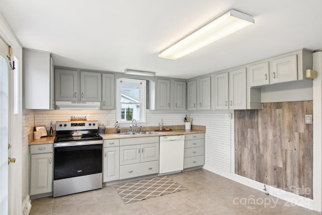 kitchen with dishwasher, sink, tasteful backsplash, and electric stove