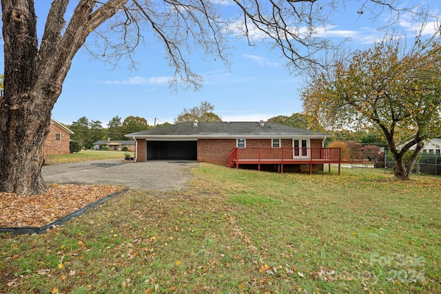 view of front of home featuring a front yard and a wooden deck