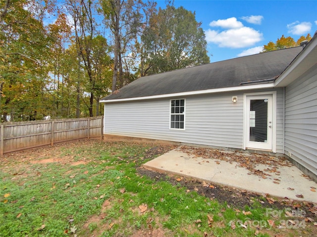 view of yard with a patio