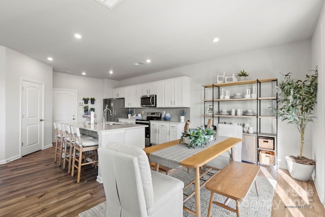 dining room with recessed lighting, visible vents, baseboards, and wood finished floors