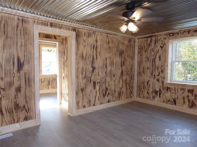 empty room featuring hardwood / wood-style floors and ceiling fan