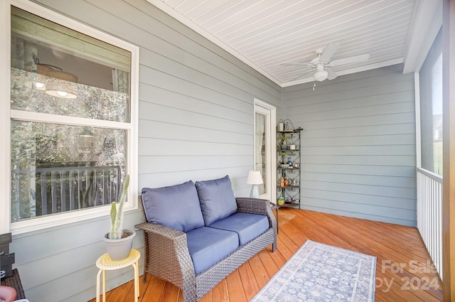 sunroom with ceiling fan