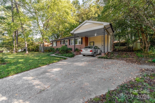 view of front of home with a front lawn and a carport