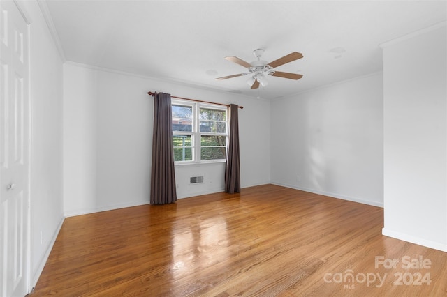 unfurnished room featuring light hardwood / wood-style floors, crown molding, and ceiling fan