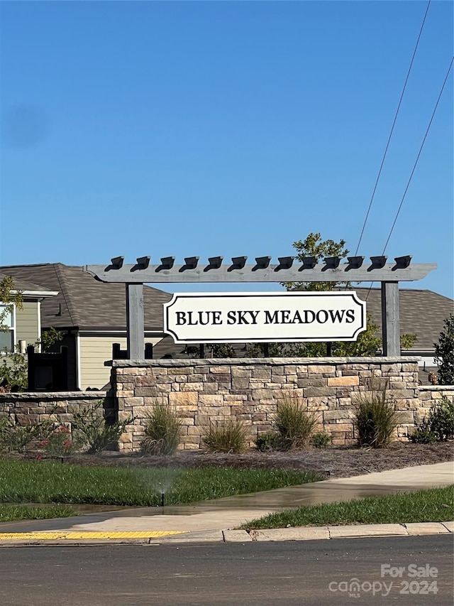 view of community / neighborhood sign