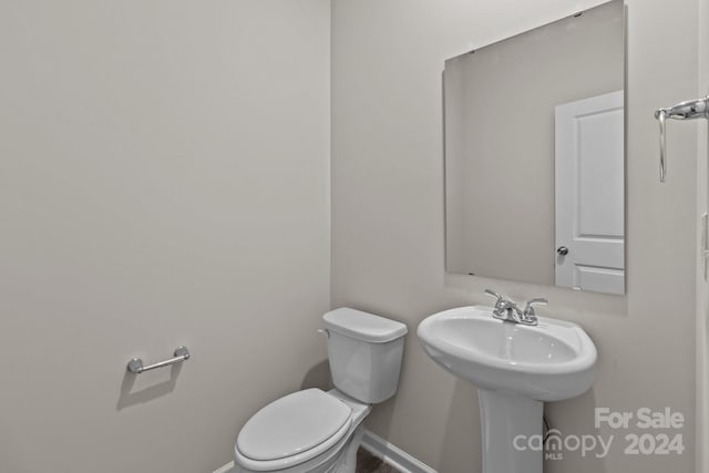 bathroom featuring toilet