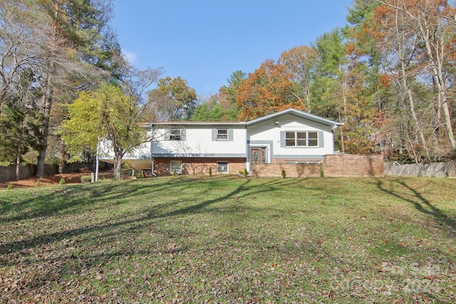 view of front of house featuring a front lawn