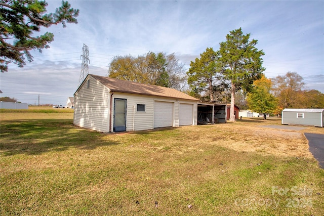 view of yard with a garage and an outdoor structure