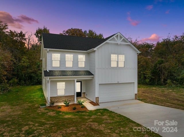 view of front of house featuring a yard and a garage