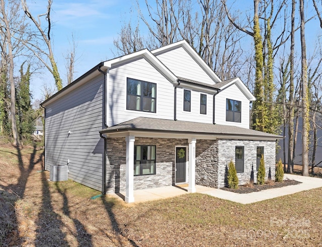 view of front of house with a front lawn