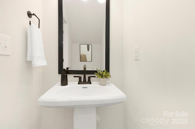 bathroom featuring sink