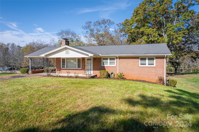 ranch-style house featuring a front lawn