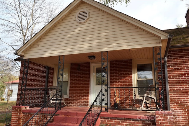 view of front of property featuring a porch