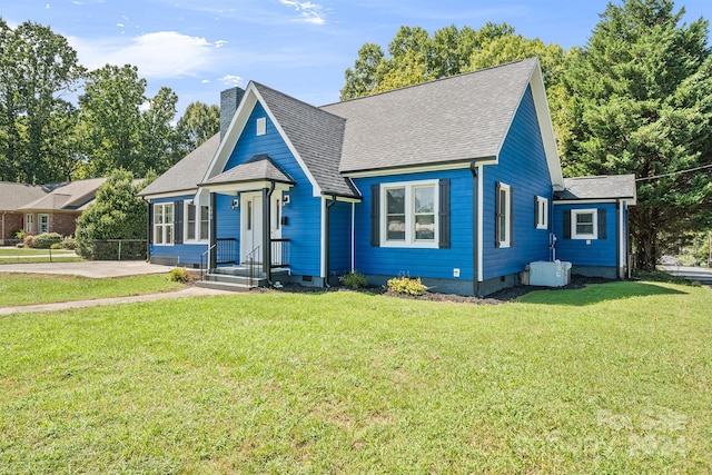 view of front of home featuring a front yard