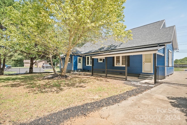 view of front of home featuring covered porch