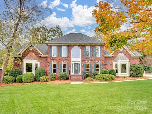 colonial inspired home with a front yard