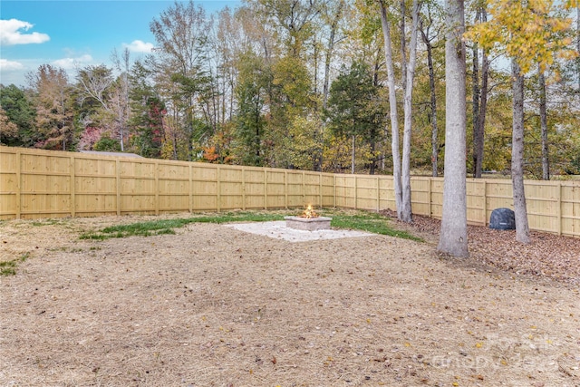 view of yard featuring an outdoor fire pit