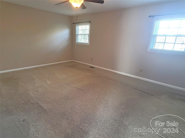 unfurnished room with carpet and ceiling fan