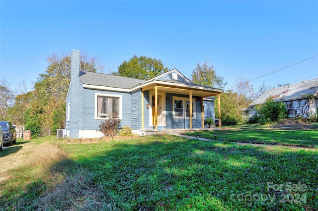 bungalow featuring covered porch and a front yard