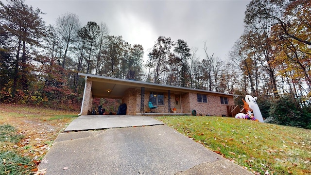 view of front of property featuring a carport and a front lawn