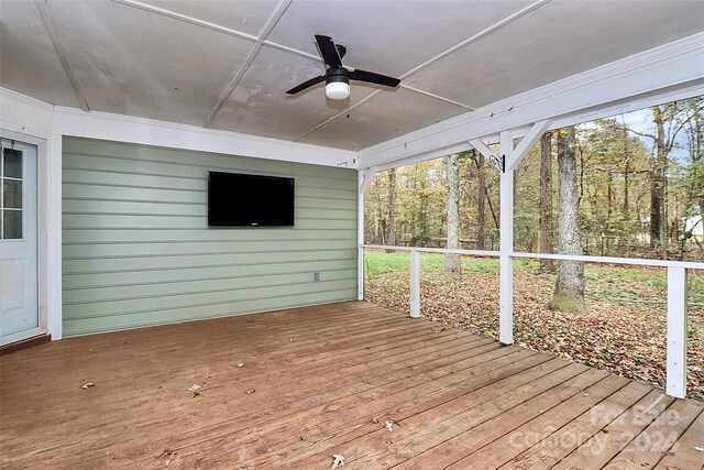 deck with ceiling fan