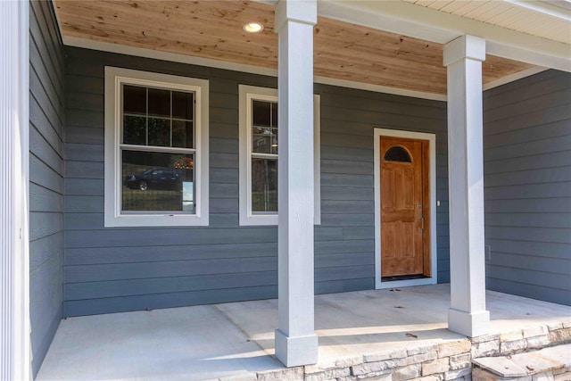 entrance to property featuring covered porch