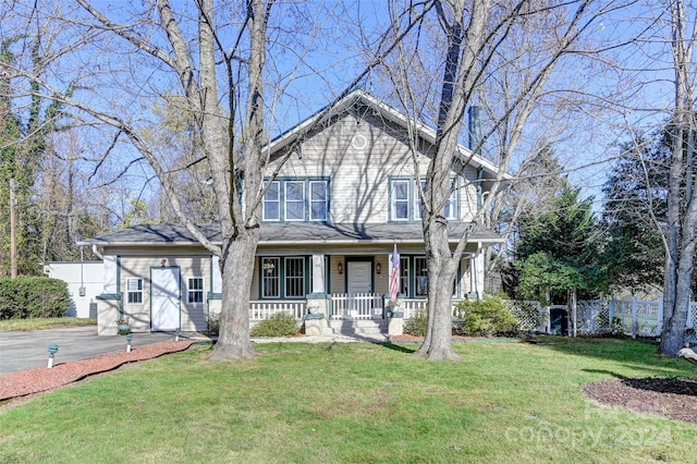 view of front of house featuring a porch and a front lawn