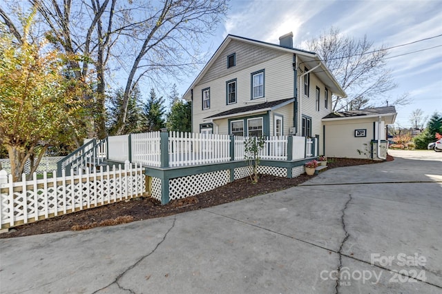 view of front of house featuring a deck