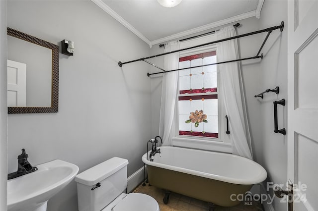 bathroom featuring toilet, sink, crown molding, and a bathing tub