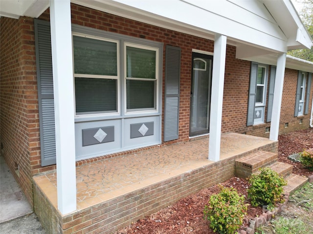 entrance to property featuring covered porch