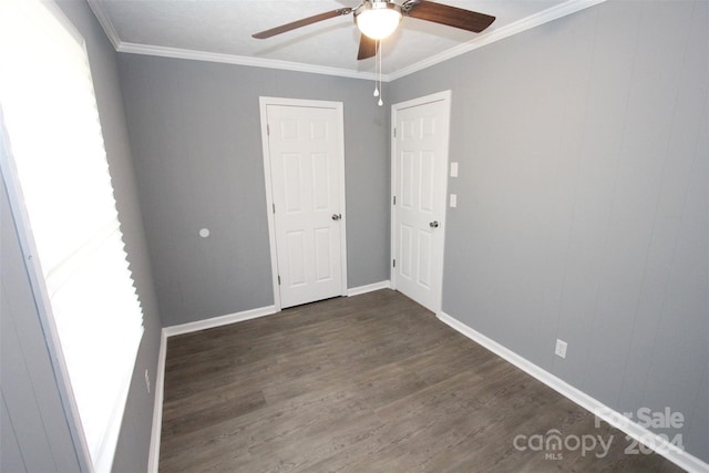 unfurnished room with dark wood-type flooring, ceiling fan, and ornamental molding