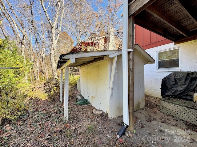 view of outbuilding