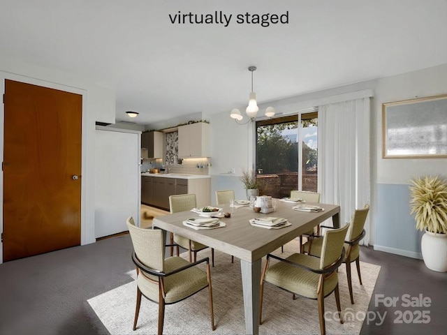 dining space with a notable chandelier