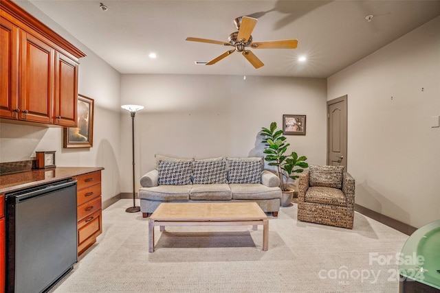 carpeted living room featuring ceiling fan