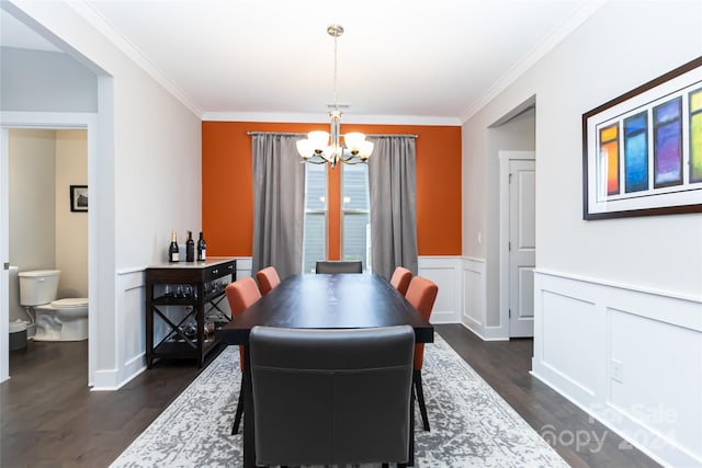 dining space featuring crown molding, dark hardwood / wood-style flooring, and a notable chandelier