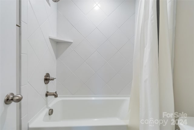 bathroom with shower / bath combo