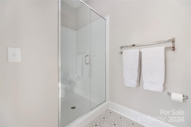 bathroom with an enclosed shower and toilet