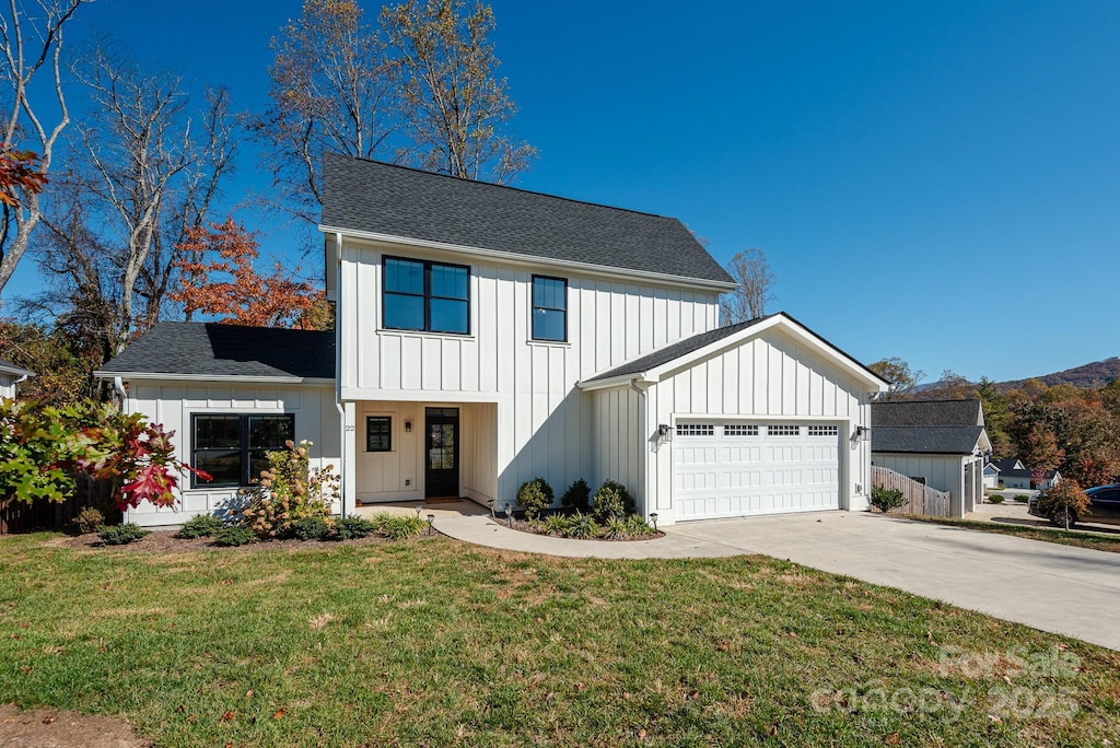 view of front of house with a front lawn and a garage