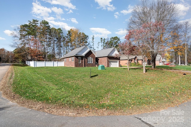 view of front facade featuring a garage and a front yard