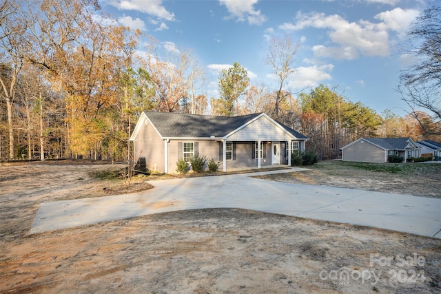 single story home with covered porch