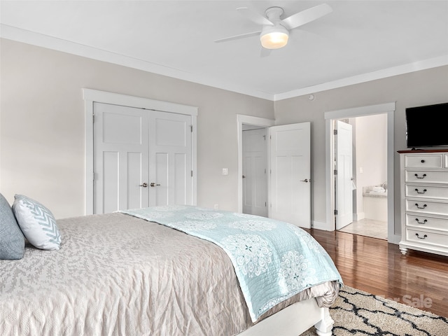 bedroom featuring hardwood / wood-style floors, crown molding, ceiling fan, connected bathroom, and a closet