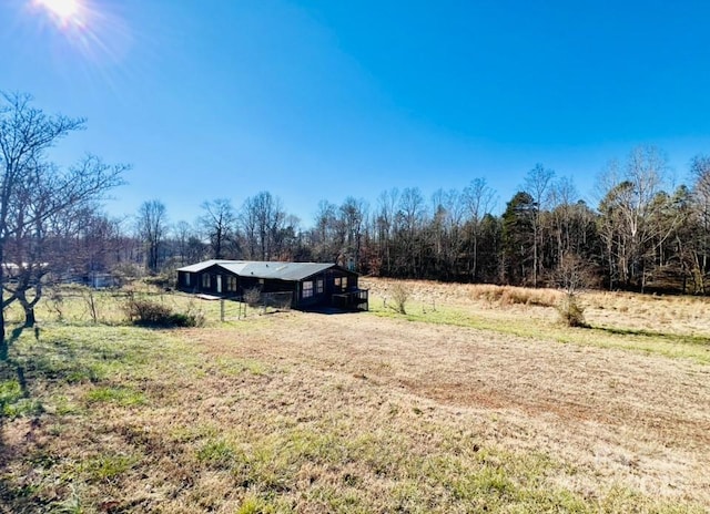 view of yard featuring a rural view