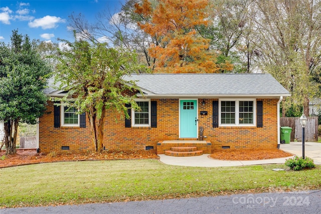 single story home featuring a front yard